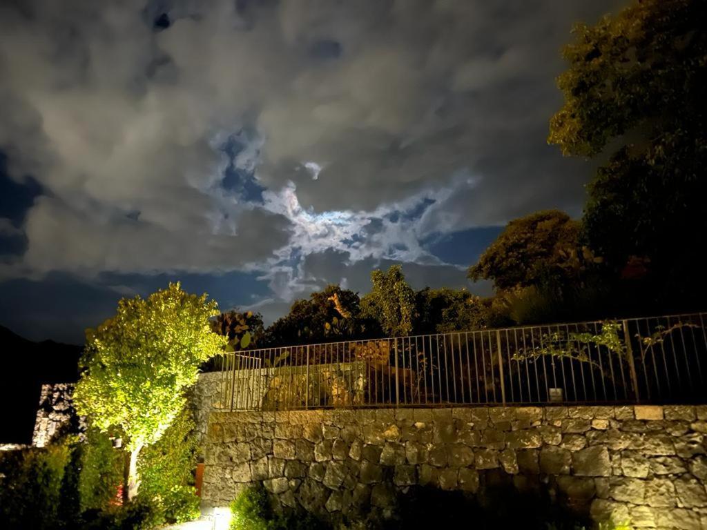 La Casa Dell'Alloro Zafferana Etnea Kültér fotó